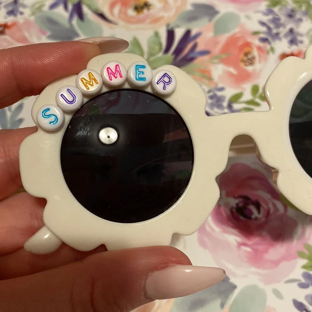 Girls white flower shaped summer babe sunglasses